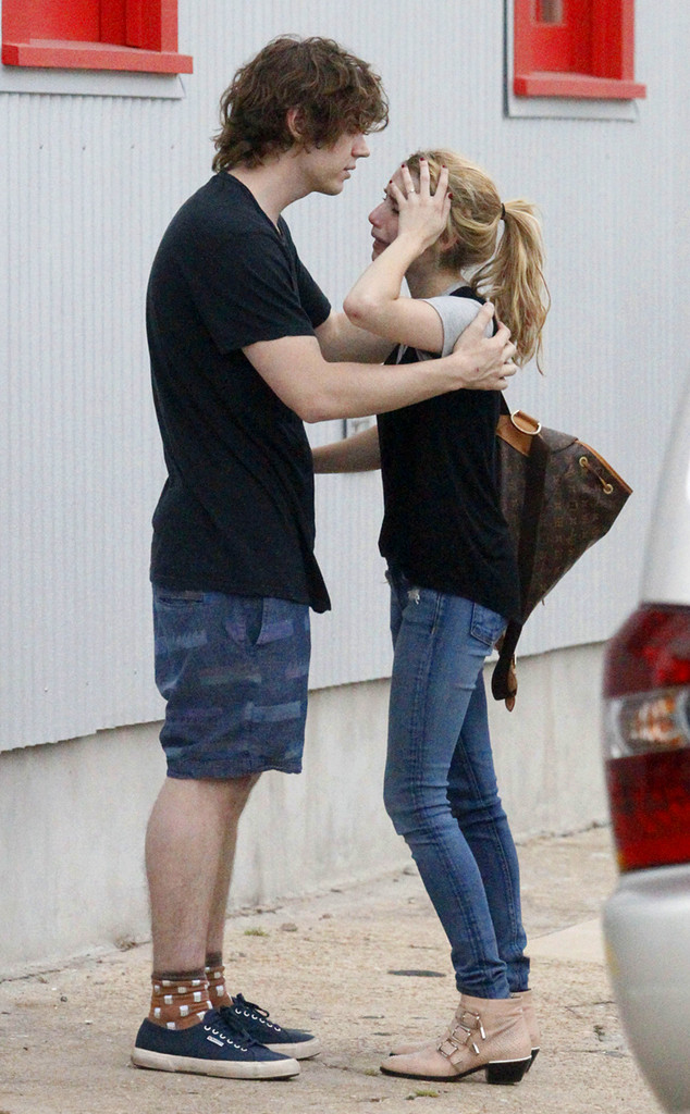 Evan Peters, Emma Roberts Evan Peters, Emma Roberts